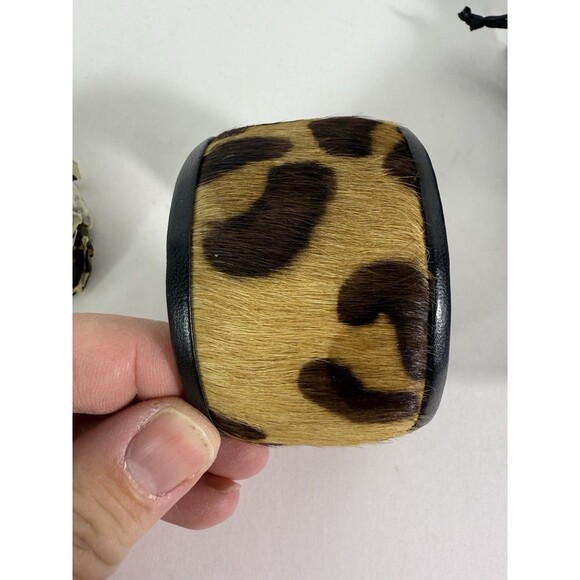 Clever Carriage Wristband Cow Hide Leather Bangle Slip On - Picture 4 of 11